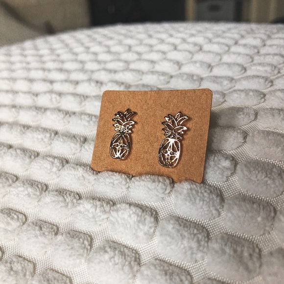 LAST PAIR Gold Unique Pineapple Stud Earrings - Picture 2 of 2